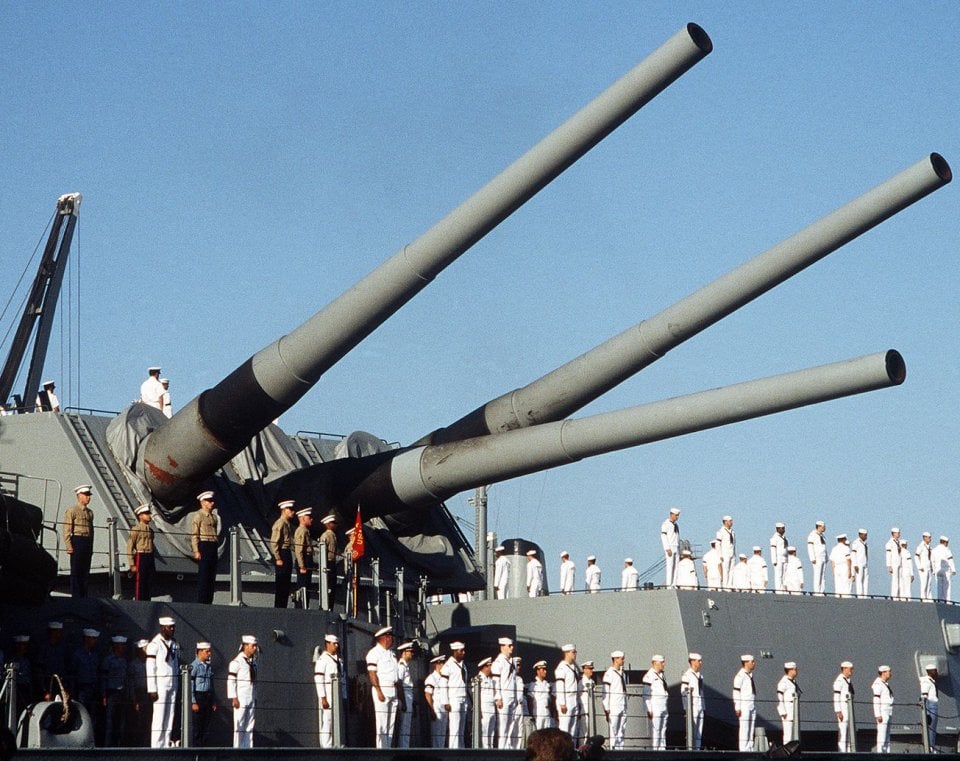 In 1989 The Battleship Uss Iowa Had One Of Its 16 Inch Guns Explode